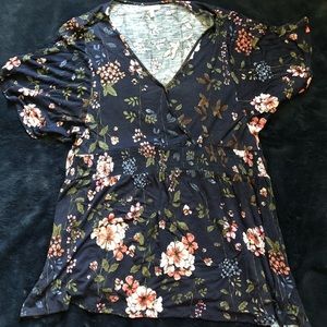 Maurices pretty shirt size 1—never worn.